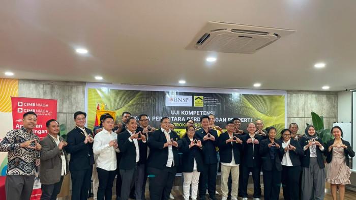 Dewan Pengurus Daerah Asosiasi Real Estate Broker Indonesia (DPD AREBI) Bali, menyelenggarakan Uji Kompetensi Skema Perantara Perdagangan Properti selama dua hari (21-22 Juli 2026) di Denpasar.  Uji Kompetensi Angkatan I ini diikuti 115 peserta.
