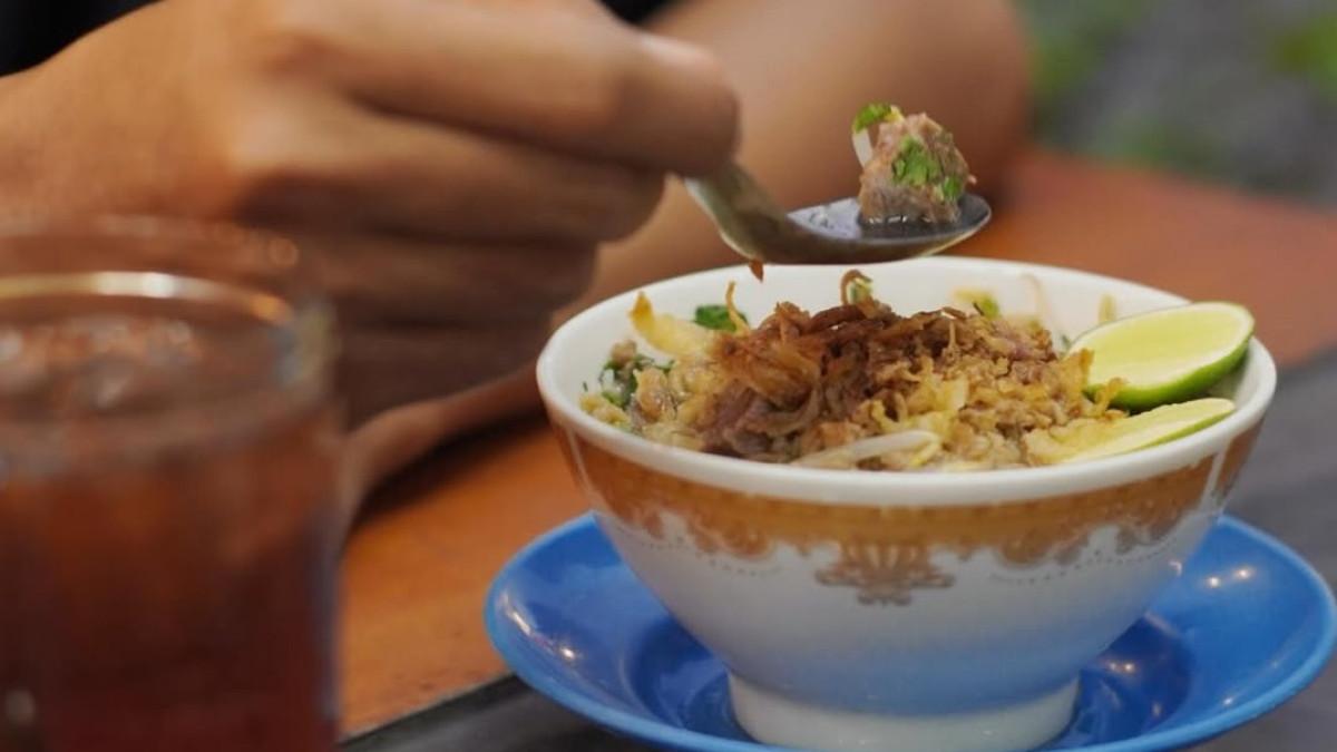 Soto Seger Semarang Kota Lama, satu soto enak di Semarang dengan rating tinggi.