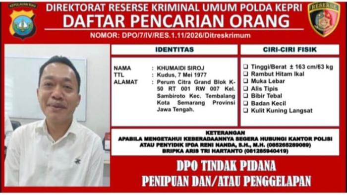 KASUS PENIPUAN - Khumaidi Siroj, tersangka kasus dugaan penipuan Rp3 miliar terhadap Mantan Bupati Natuna Wan Siswandi dan berkas perkaranya, dilimpahkan ke Kejaksaan Negeri Tanjungpinang, Senin (20/7/2026).