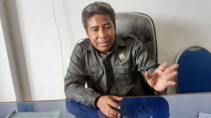 Ketua DPRD Sumba Barat Daya, Rudolf Radu Holo menegaskan semua warga harus taat hukum. 