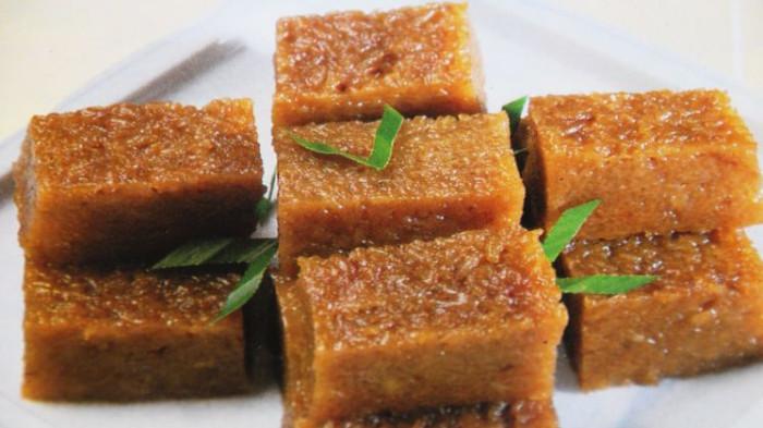 KUDAPAN TRADISIONAL- Resep wajik ketan, kudapan tradisional dengan cita rasa manis dan tekstur yang lembut.