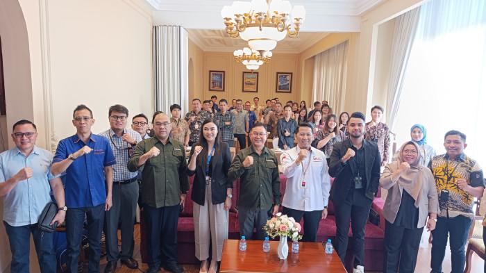 OJK - Kepala Divisi Pengawasan LJK OJK Sulutgo, Iqbal Mudir berbicara dalam Worskhop Peningkatan Kompetensi BPR di Manado, Rabu 22 Juli 2026. OJK Sulutgo bersama DPD Perbarindo Sulutgomalut kembali bersinergi untuk meningkatkan kapasitas SDM BPR.