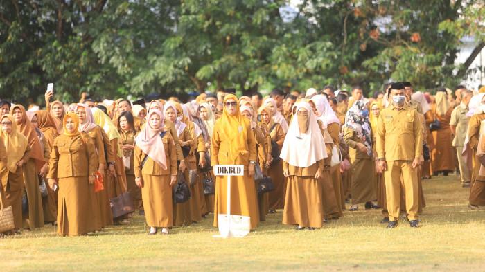APEL -- Para ASN Pemkab Bone Bolango berbaris dalam apel pagi tadi, Senin (30/3/2026).