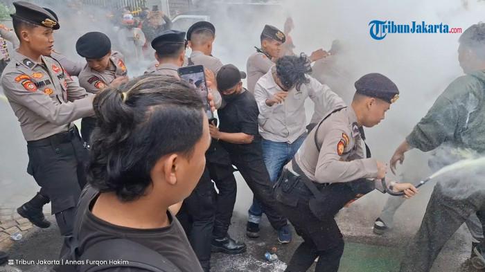 DEMO DI KEJAGUNG - Massa Jaringan Intelektual Hukum Nasional