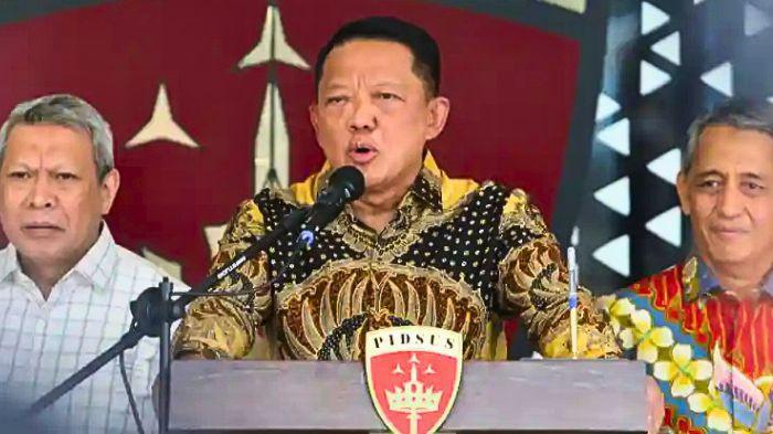FEBRIE JADI TERSANGKA - Dalam Foto: Mantan Jaksa Agung Muda Tindak Pidana Khusus (Jampidsus) Kejaksaan Agung Febrie Adriansyah memberikan keterangan saat konferensi pers di Gedung Bundar Kejaksaan Agung, Jakarta, Jumat (10/7/2026). Mantan Kepala Badan Reserse Kriminal Polri (Kabareskrim Polri) Susno Duadji menanggapi pengalihan penanganan kasus eks Jaksa Agung Muda Tindak Pidana Khusus (Jampidsus) Febrie Adriansyah dari Polri ke Kejaksaan Agung RI (Kejagung).