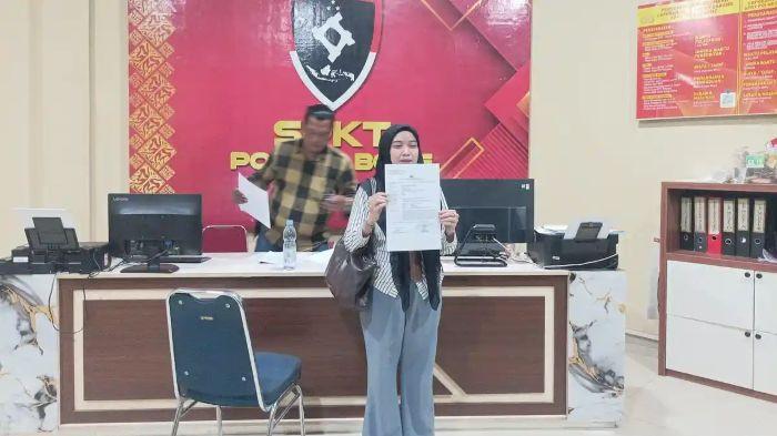 KASUS PENGANIAYAAN - YNS saat setelah melapor di SPKT Polres Bone, jalan Yos Sudarso Kecamatan Tanete Riattang Timur, Rabu (22/7/2026). YNS beberkan dugaan penganiayaan di Kantin DPRD Bone oleh Ketua DPRD Bone Andi Tenri Walinonong.