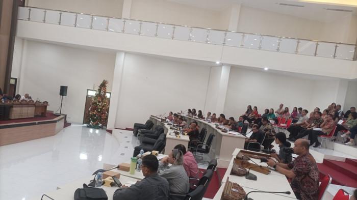 Pembahasan KUA PPAS antara badan anggaran DPRD Manado dan TAPD Pemkot Manado  di ruang rapat paripurna kantor DPRD Manado, Kamis (23/7/2026) siang.
