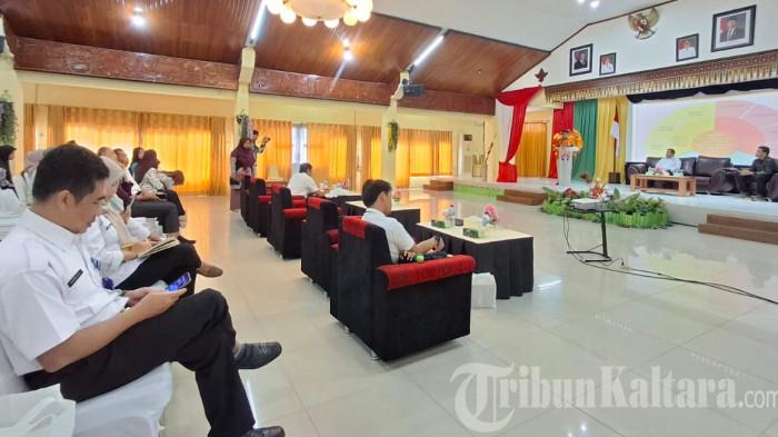 PERSIAPAN SENSUS EKONOMI - Rapat koordinasi persiapan Sensus Ekonomi 2026 berlangsung di Gedung Serbaguna Pemkot Tarakan, Rapat (10/12/2025). Wakil Wali Kota Tarakan Ibnu Saud mengajak masyarakat dan pelaku usaha memberikan data akurat demi mencerminkan kondisi ekonomi yang nyata.