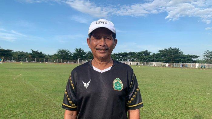 Pelatih Djajang Nurdjaman saat ditemui seusai menjalani latihan di Stadion Pakansari, Cibinong.
