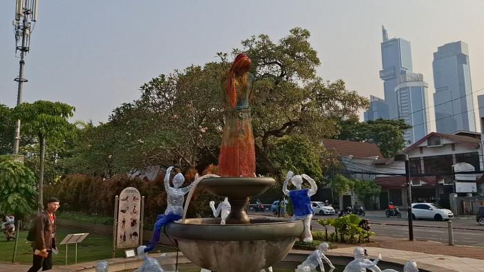 SARAT KRITIK SOSIAL - Pameran seni Jakarta Provoke! 2026 hadir di Taman Menteng, Jakarta Pusat, ada 25 karya seni instalasi dan seni lukis yang ditampilkan selama 10 hari pertunjukan, 17-26 Juli 2026.