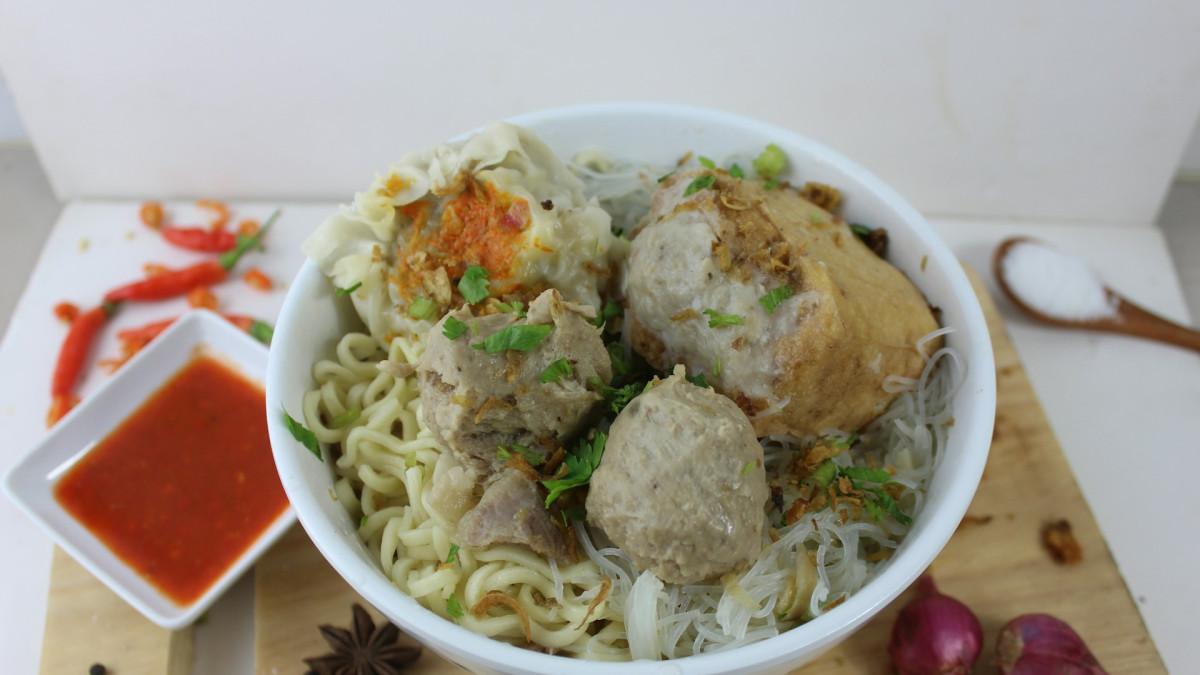 Seporsi bakso enak di Semarang yang tinggi rating Google Maps