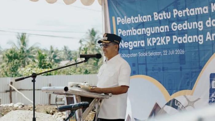 KP2KP-Pemerintah Kabupaten Solok Selatan bersama Direktorat Jenderal Pajak (DJP) menandai dimulainya pembangunan gedung baru Kantor Pelayanan, Penyuluhan, dan Konsultasi Perpajakan (KP2KP) Padang Aro melalui prosesi peletakan batu pertama, Rabu (22/7/2026).