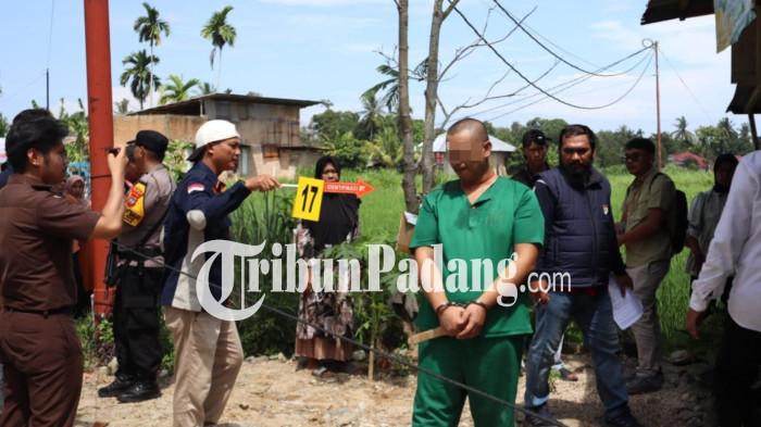 REKONSTRUKSI- Kepolisian Sektor Kuranji bersama Polresta Padang menggelar rekonstruksi kasus pembunuhan  di Jalan Gurun Panjang, Kelurahan Gunung Sarik, Kecamatan Kuranji, Kota Padang, Kamis (23/7/2026).