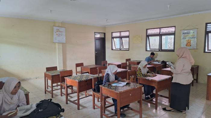 SEKOLAH SWASTA -- Siswa kelas X SMA Bakti Sungailiat saat mengikuti pembelajaran, Rabu (22/7/2026).