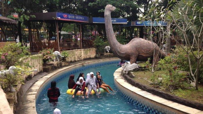 Wonders Water World, Jalan Padang Golf CBD Polonia, Kelurahan Suka Damai, Kecamatan Medan Polonia.