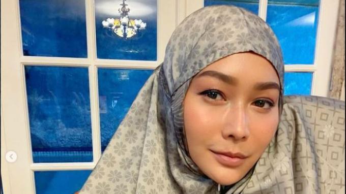 Inul Daratista menceritakan momen saat beribadah haji. Ngaku dapat banyak berkah.