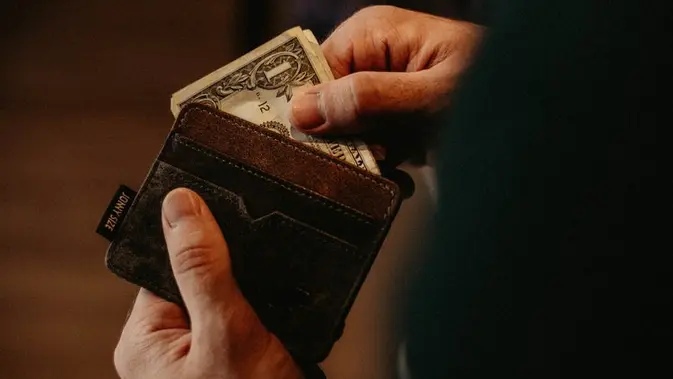ilustrasi dompet/copyright unsplash/Allef Vinicius