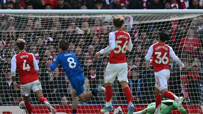 Selebrasi Alex Scott usai mencetak gol kedua Bournemouth ke gawang Arsenal dalam laga Premier League di Emirates Stadium, London, 11 April 2026. (Gyln Klark/AFP)