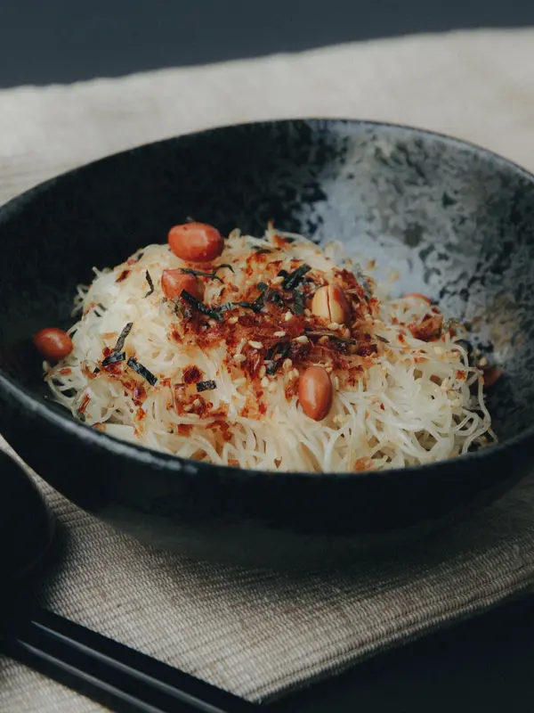 Ilustrasi bihun goreng/copyright unsplash.com/Lily Banse