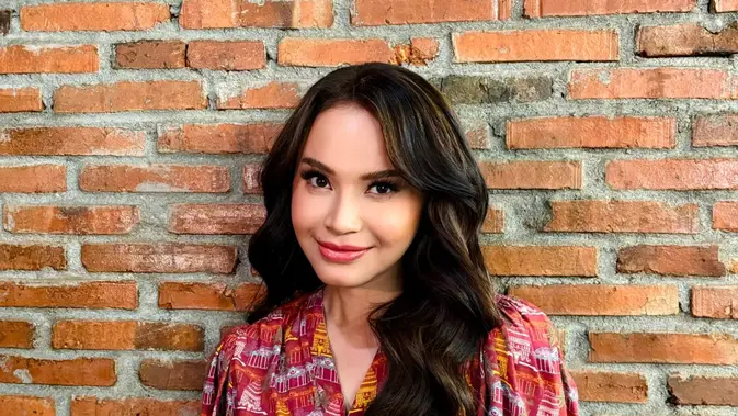 Perbedaan penampilan Rossa setelah berat badan turun 4 kg. (instagram.com/itsrossa910)