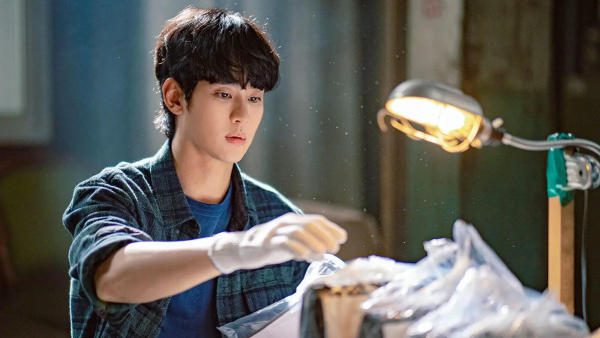 Kim Soo-Hyun's comeback with Knock-Off has become a topic of discussion on social media