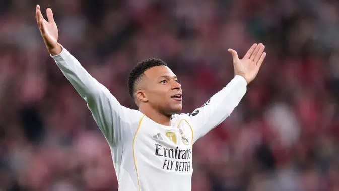 Pemain Real Madrid, Kylian Mbappe melakukan selebrasi setelah mencetak gol ke gawang Athletic Bilbao dalam laga lanjutan Liga Spanyol 2025/2026 di Stadion San Mames, Bilbao, Spanyol, Rabu (03/12/2025). (AP Photo/Jose Breton)