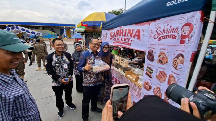 Bupati Tabalong, HM Noor Rifani dan Ketua TP PKK Kabupaten Tabalong, Hj Desi