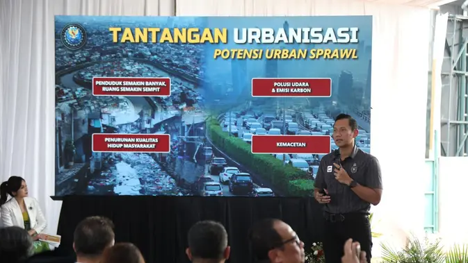 Menteri Koordinator Bidang Infrastruktur dan Pembangunan Kewilayahan Agus Harimurti Yudhoyono (AHY) melakukan groundbreaking Stasiun Bekasi Ekstensi di kawasan Summarecon Bekasi, Jumat (24/7/2026). (Dok Kemenko kemenkoinfra)