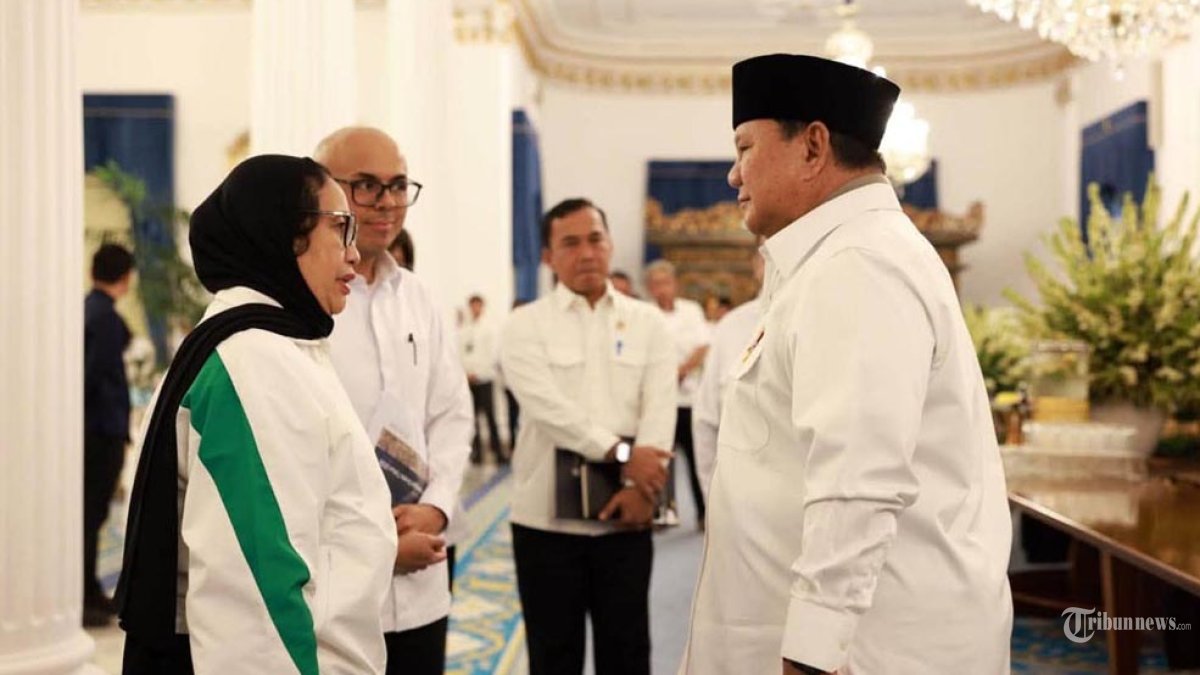 MENGUNDURKAN DIRI - Kepala Badan Gizi Nasional (BGN) Nanik S Deyang (kiri) mengundurkan diri dari jabatannya. Nanik saat berpamitan mengahadap Presiden Prabowo Subianto, di Istana Merdeka, Jakarta. Kamis (22/7/2027). Informasi pengunduran diri Nanik diumumkan sendiri olehnya melalui status di akun Facebook Naniek Sudaryati Deyang hari ini. (FB Naniek S Deyang/HO)