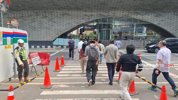 PENYEBERANGAN JALAN VIRAL - Lokasi penyeberangan di Halte Bundaran HI yang tengah viral usai insiden mobil Toyota Alphard menerobos lampu merah dan terlibat cekcok dengan satpam.TRIBUNJAKARTA.COM/ELGA PUTRA