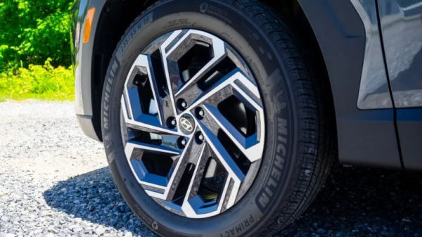 2026 Hyundai Tucson Hybrid left front wheel