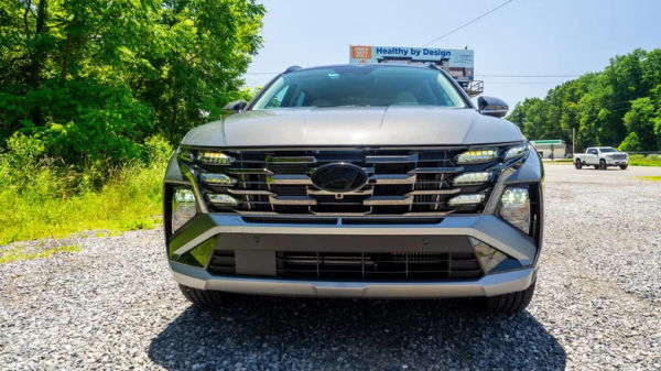 2026 Hyundai Tucson Hybrid front grille view
