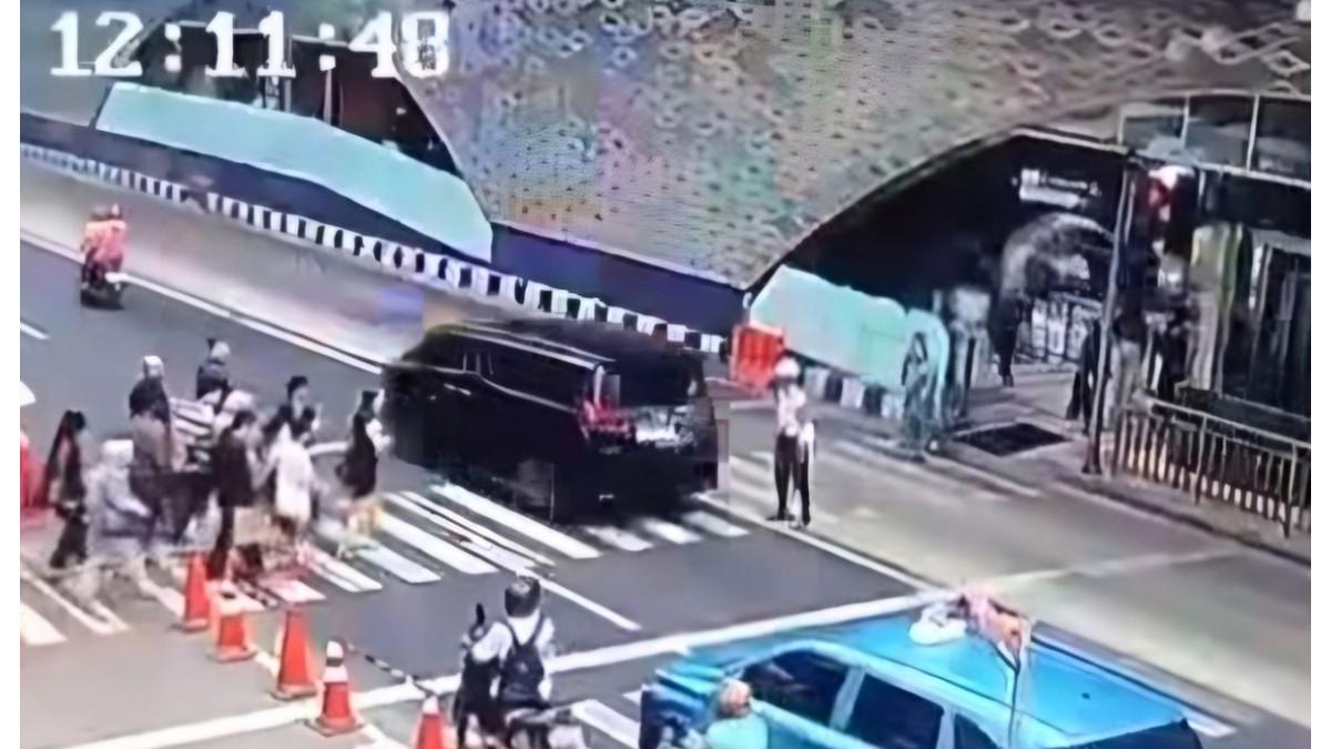 PRAMONO ANUNG - Pramono mendesak aparat penegak hukum untuk mengusut tuntas dan menjatuhkan sanksi tegas kepada pengemudi Alphard.