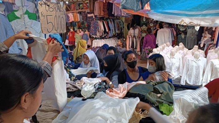 Suasana Pajak Melati di Jalan Bunga Sakura, Kecamatan Medan Tuntungan, Kota Medan, Rabu (27/4/2022).