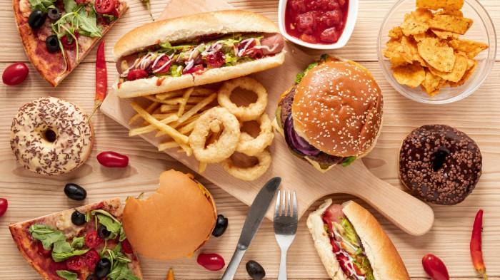 Makanan cepat saji atau fast food yang bisa membahayakan kesehatan jika dikonsumsi terlalu banyak
