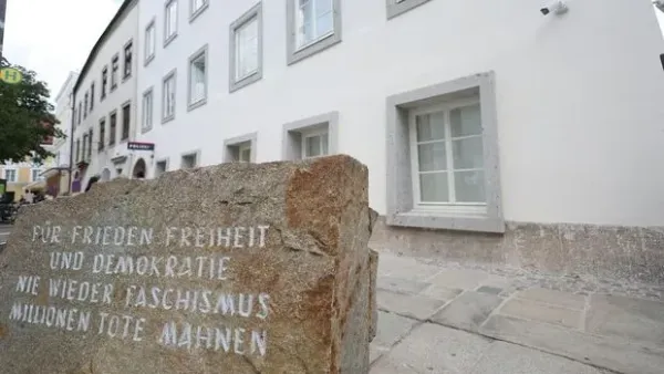 Rumah tempat kelahiran Adolf Hitler di Braunau am Inn, Austria beralih fungsi jadi kantor polisi.
