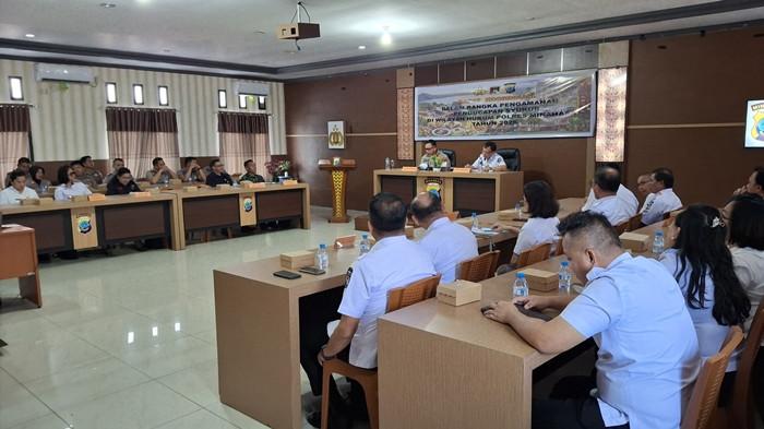 RAKOR - Rapat koordinasi pengamanan pengucapan syukur di Polres Minahasa, Selasa 20 Juni 2026. Polres Minahasa melakukan upaya semaksimal mungkin agar pelaksanaan pengucapan syukur di Minahasa pada Minggu, 26 Juli 2026, bisa berjalan dengan baik.