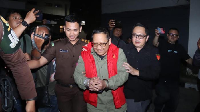 KORUPSI KBS — Kejaksaan Tinggi (Kejati) Jawa Timur menetapkan mantan Direktur Utama Perusahaan Daerah Taman Satwa Kebun Binatang Surabaya (PD TS KBS) Choirul Anwar sebagai tersangka dalam perkara dugaan tindak pidana korupsi pengelolaan keuangan., Selasa (21/7/2026). Perumda Kebun Binatang Surabaya (KBS) menyatakan dukungan penuh terhadap proses penegakan hukum yang dilakukan Kejaksaan Tinggi (Kejati) Jawa Timur