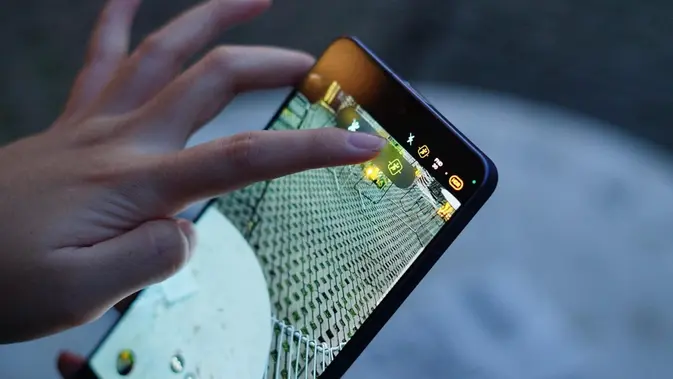 Ilustrasi mengedit foto di Samsung Galaxy S26 Ultra. ©Samsung