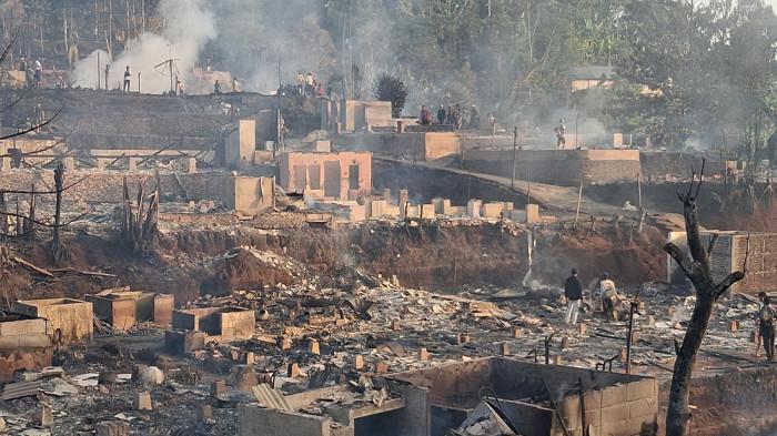 TERBAKAR HABIS - Penampakan puluhan rumah rata dengan tanah usai ludes terbakar di Kasepuhan Ciptamulya, Kecamatan Cisolok, Kabupaten Sukabumi, Jawa Barat, Sabtu (25/7/2026).