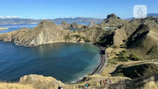 puncak Padar di Taman Nasional Komodo di lepas pantai Labuan Bajo, Nusa Tenggara Timur (NTT) Pemandangan dari puncak Padar di Taman Nasional Komodo di lepas pantai Labuan Bajo, Nusa Tenggara Timur (NTT). (Liputan6.com/Asnida Riani)