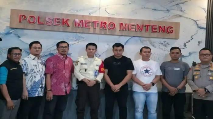 SANKSI - Proses mediasi satpam Bundaran HI, Fiktor Harefa (27) dengan tiga anggota Polda Jabar pengemudi dan penumpang mobil Alphard di Mapolsek Metro Menteng, Jumat (24/7/2026). Ketiga oknum polisi tersebut akan disanksi.