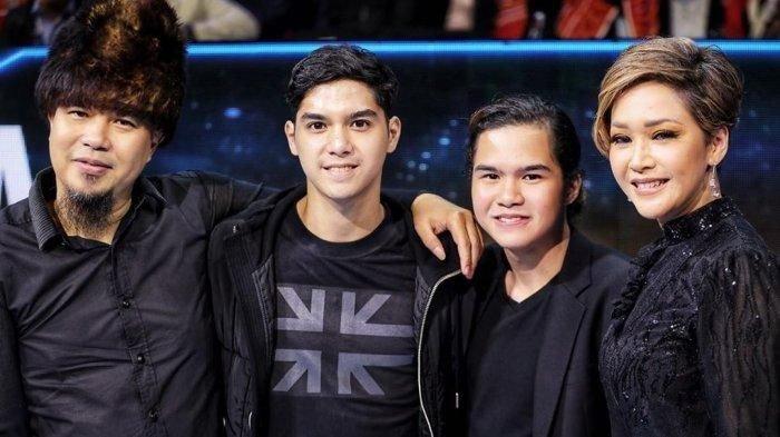 INSPIRASI - Potret Ahmad Dhani dan Maia Estianty bersama Al Ghazali dan Dul Jaelani (arsip 2023).