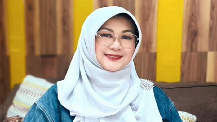 DITANGKAP -- Dokter Tifa (Tifauzia Tyassuma) resmi ditangkap Polda Metro Jaya pada Jumat (19/6/2026) subuh secara kooperatif terkait kasus dugaan fitnah ijazah palsu Joko Widodo.