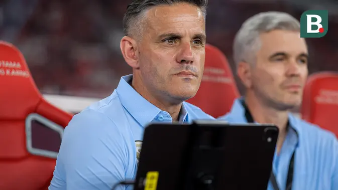 Pelatih Timnas Indonesia, John Herdman, memimpin anak asuhnya saat menghadapi Oman pada FIFA Matchday periode Juni 2026 di Stadion Utama Gelora Bung Karno, Jakarta. Berkat racikan Herdman, Tim Garuda menang 3-0 atas Oman. (Bola.com/Bagaskara Lazuardi)