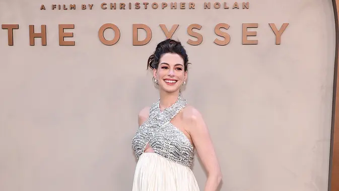 Anne Hathaway menghadiri pemutaran perdana 