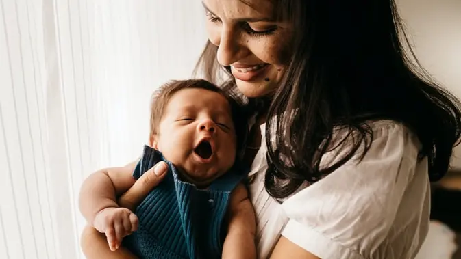 Ilustrasi ibu dan bayi (Dok.Unsplash/Jonathan Borba)