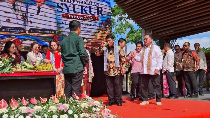 YSK dan rombongan saat menghadiri pengucapan syukur