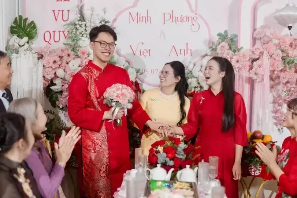 Minh Phuong and Viet Anh at their engagement ceremony on July 9 in Ba Ria. Photo: Provided by the subject