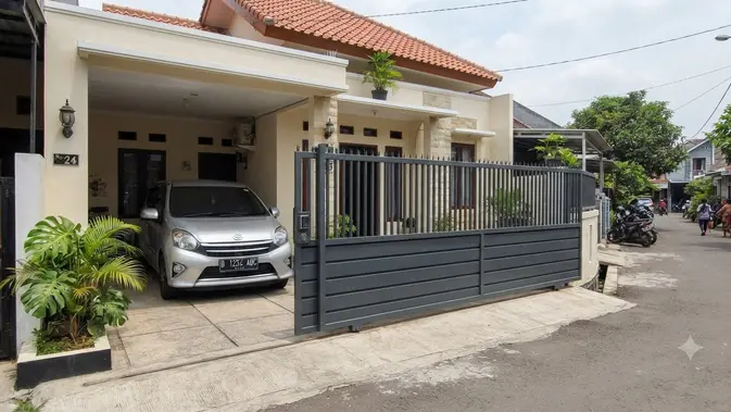 Inspirasi Pagar Geser untuk Rumah Tipe 36 dengan Carport 1 Mobil yang Aman dari Maling Model Penutup Setengah Bagian (image generated by AI)